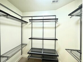 Building Photo - 2303 Mid Ln