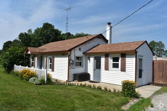 Building Photo - 12790 Dennison Rd