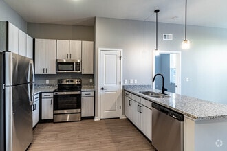 2BR, 2BA - 891SF Kitchen - 6228 Music City