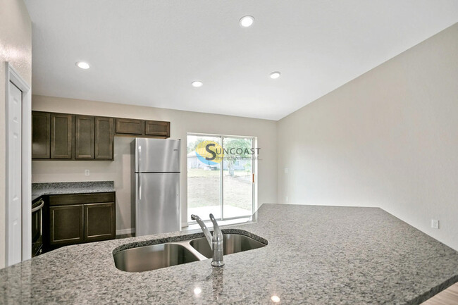 Building Photo - Modern 3-Bedroom Home with Spacious Layout...