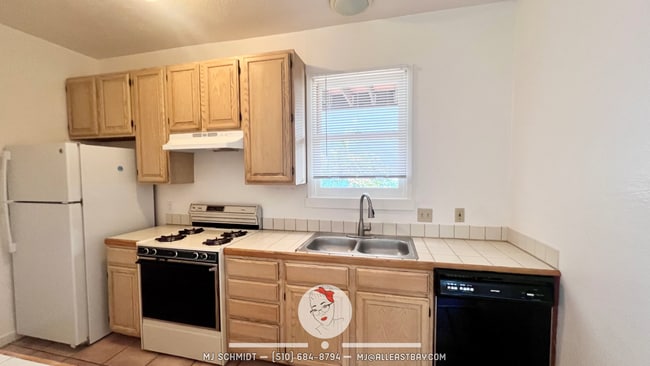 Building Photo - Cozy Studio located right off Piedmont Ave...