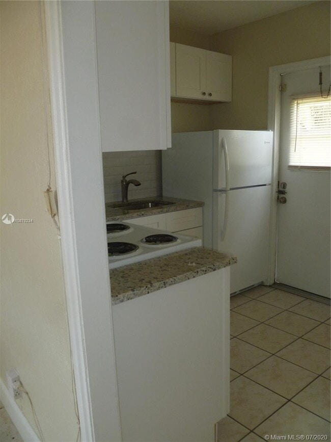 Building Photo - 1005 N 18th Ct