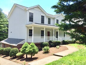 Building Photo - 1692 Oriole Dr