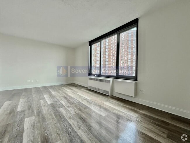 Building Photo - 3333 Broadway