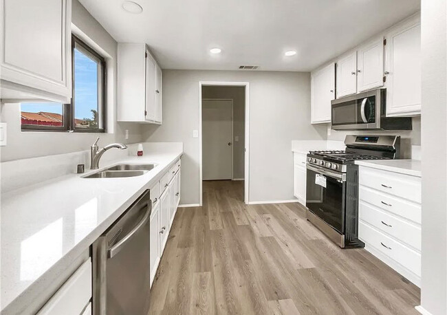 Building Photo - 28279 Calle Gaviota