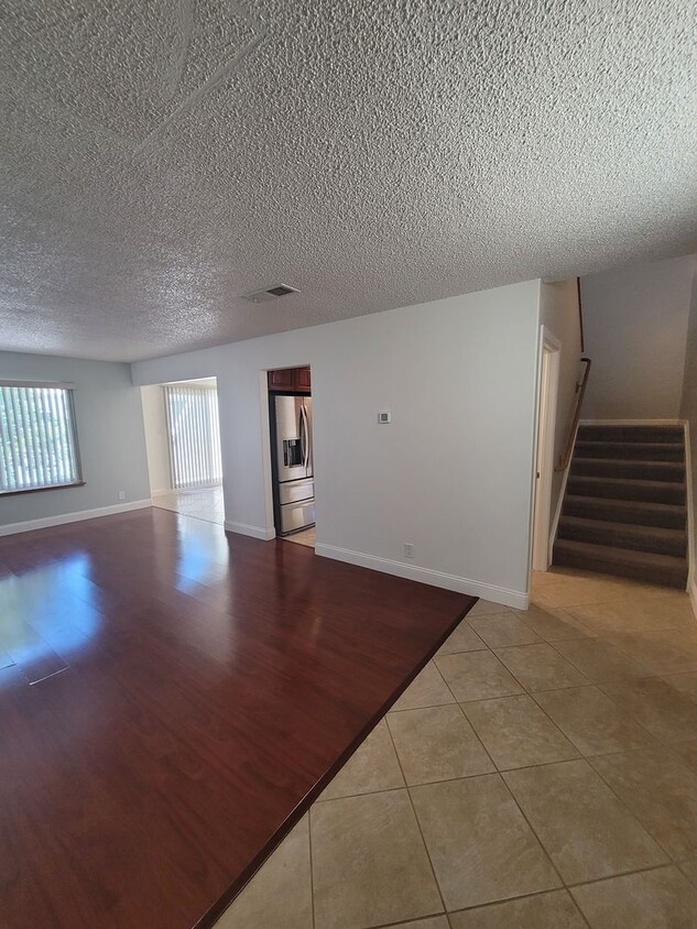 Foto principal - Charming 2-Bed, 1.5-Bath Concord Condo wit...