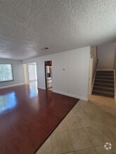 Building Photo - 2400 Laguna Cir
