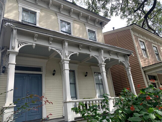 Building Photo - 208 W Duffy St