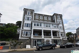 Building Photo - 75 S Main St