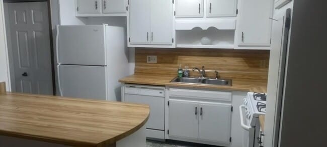 Building Photo - 1481 Stoneleigh Cir