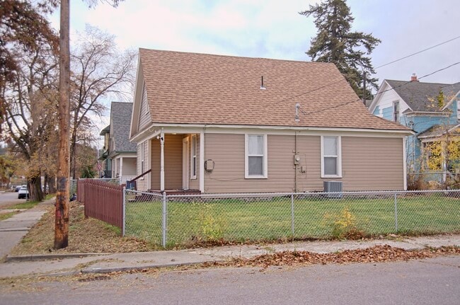 Building Photo - 102 S Perry St