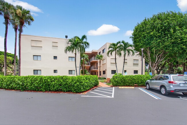 Building Photo - 5250 Las Verdes Cir