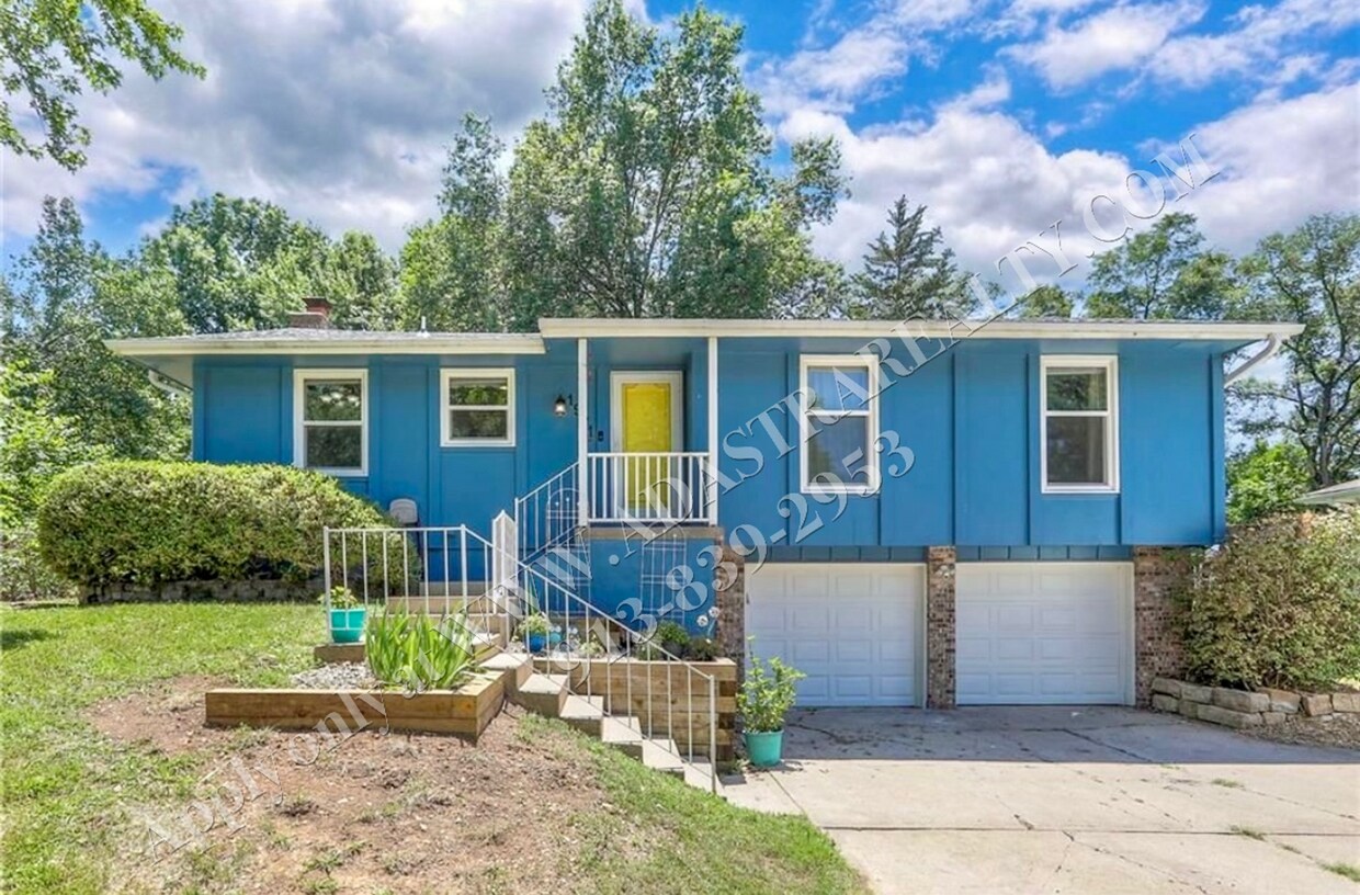 Foto principal - Beautiful 3 Bed 2.5 Bath Raised Ranch in L...