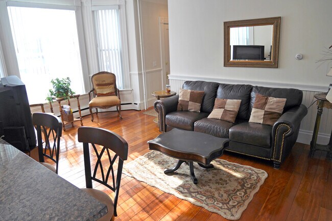 Foto del edificio - 611 Central Ave