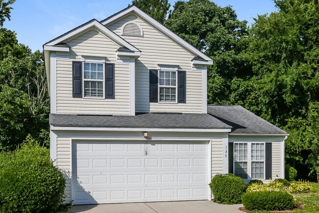 Building Photo - 137 Lantana Dr