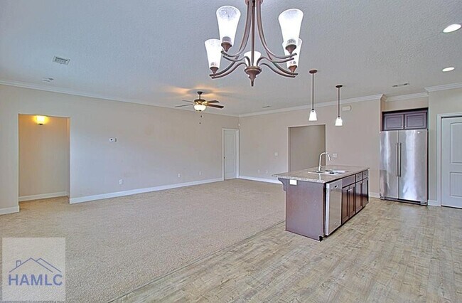 Building Photo - 147 Rimes Ave SE