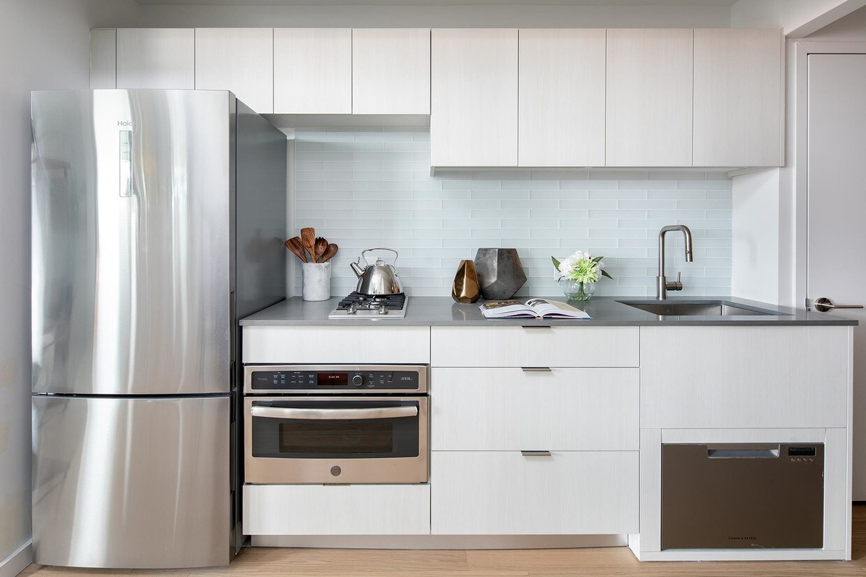 Foto principal - 37-46 72nd Street