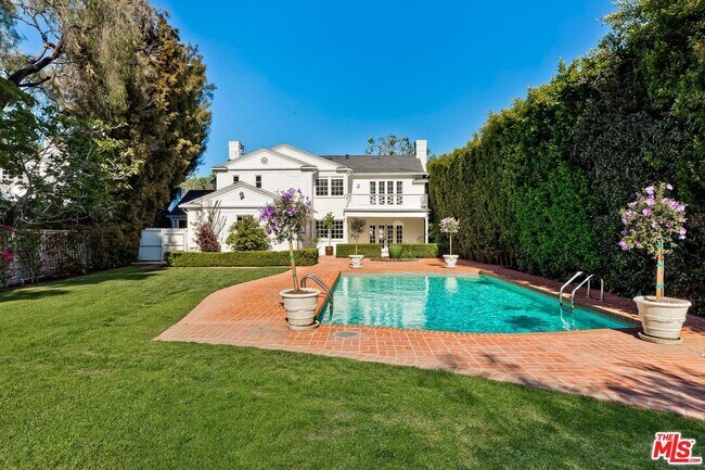 Building Photo - 9879 Carmelita Ave