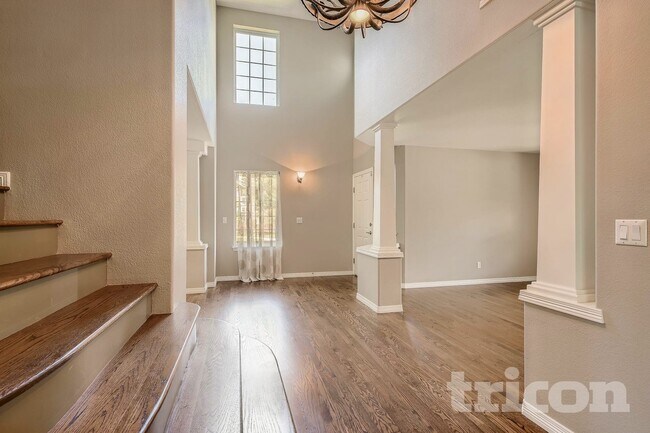 Foto del edificio - 15812 Crestrock Cir