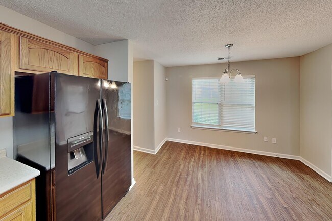 Building Photo - 1071 Red Fern Cir W