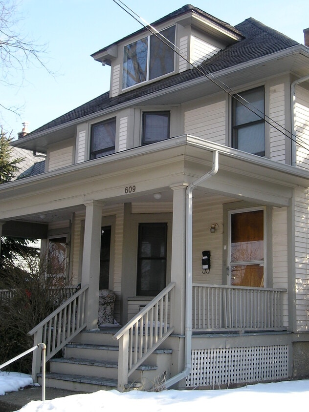 Primary Photo - 607 W Madison St