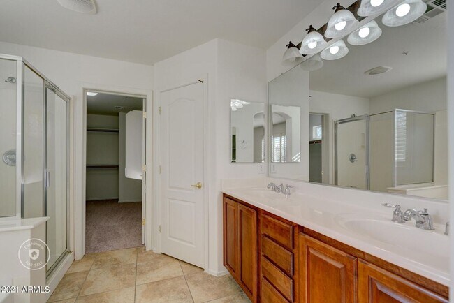 Foto del edificio - Gorgeous 4 Bed 3 Bath 3 Car home in Peoria with community Pool