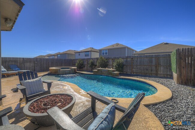 Foto del edificio - 816 Windflower