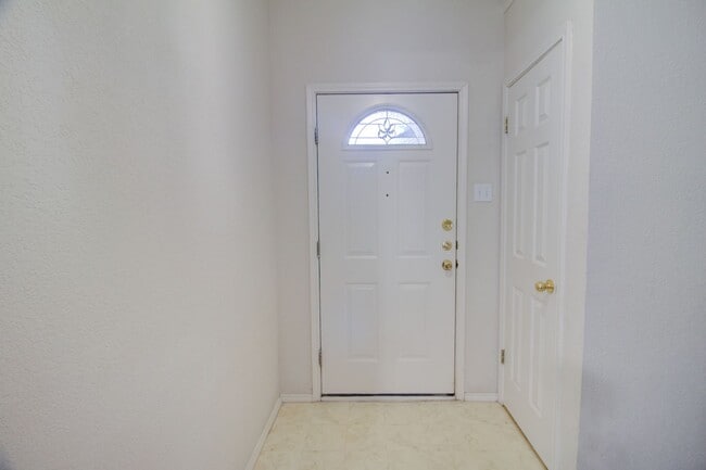 Building Photo - Arrowhead Estates Home