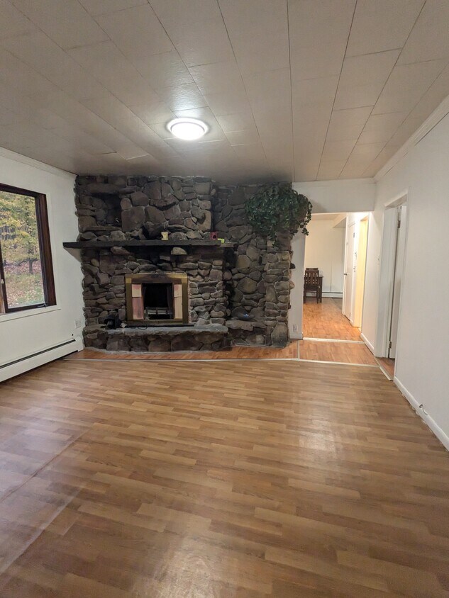 Primary Photo - 1073 Glen Wild Rd