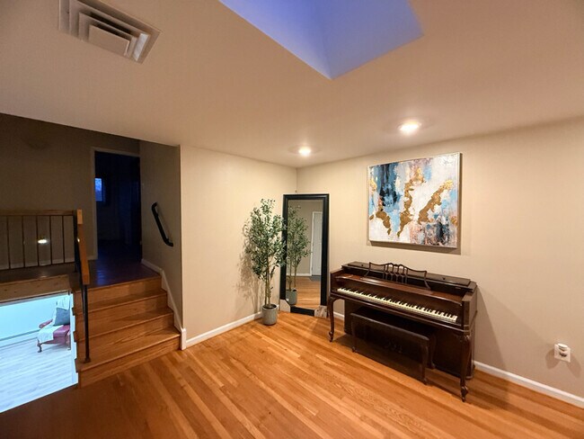 Building Photo - 3452 Quaker Ct