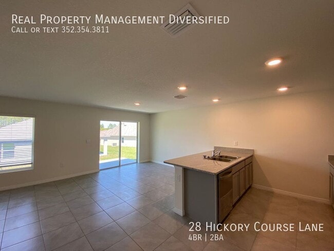 Building Photo - 28 Hickory Course Ln