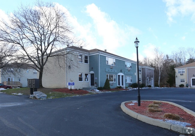 Building Photo - 2633 South Rd