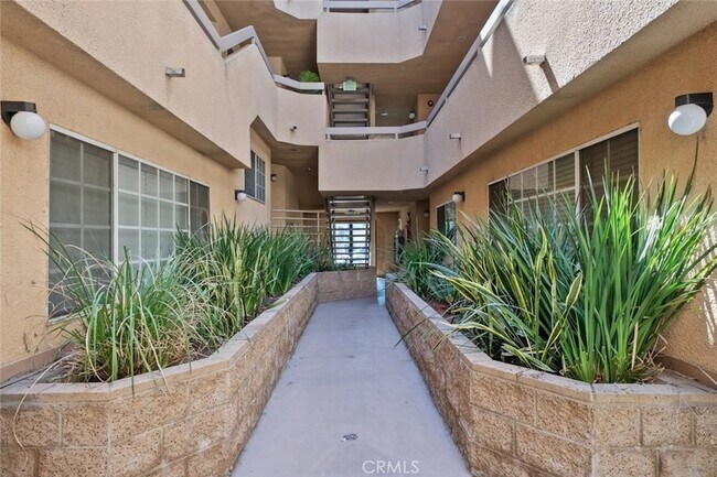 Foto del edificio - 333 W Alameda Ave