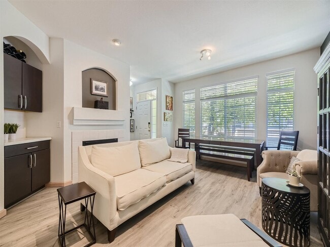 Building Photo - 5555 E Briarwood Ave