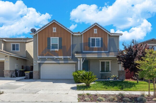 Building Photo - Gorgeous 5 Bedroom Home in RIver Islands