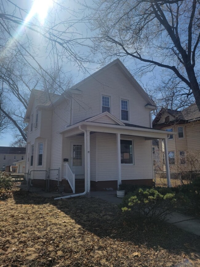 Building Photo - 417 W 17th St