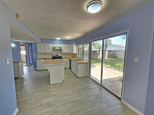 Building Photo - 16827 Kilwinning Dr