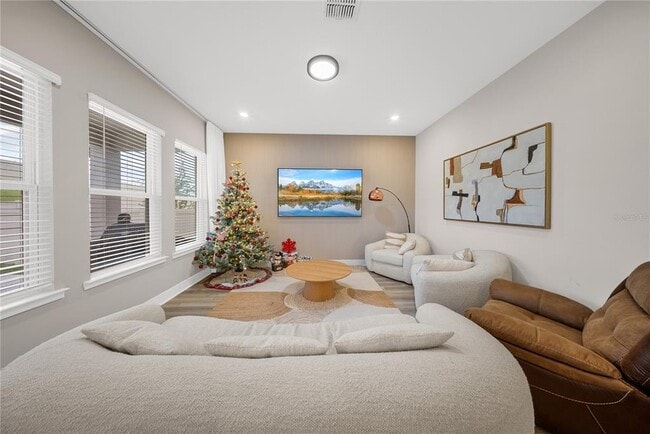 Building Photo - 16025 Silver Brk Wy