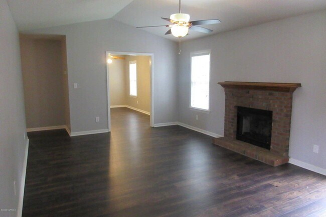 Building Photo - Charming 3-Bed, 2-Bath Home-106 Skipping S...