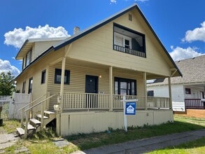 Building Photo - 3008 E Rowan Ave