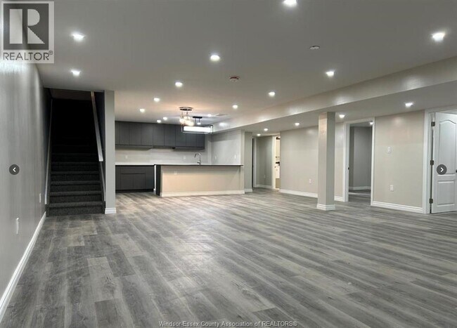 Photo du bâtiment - 1295 Tom Toth St