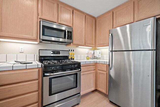 Foto del edificio - 1219 Tea Rose Cir