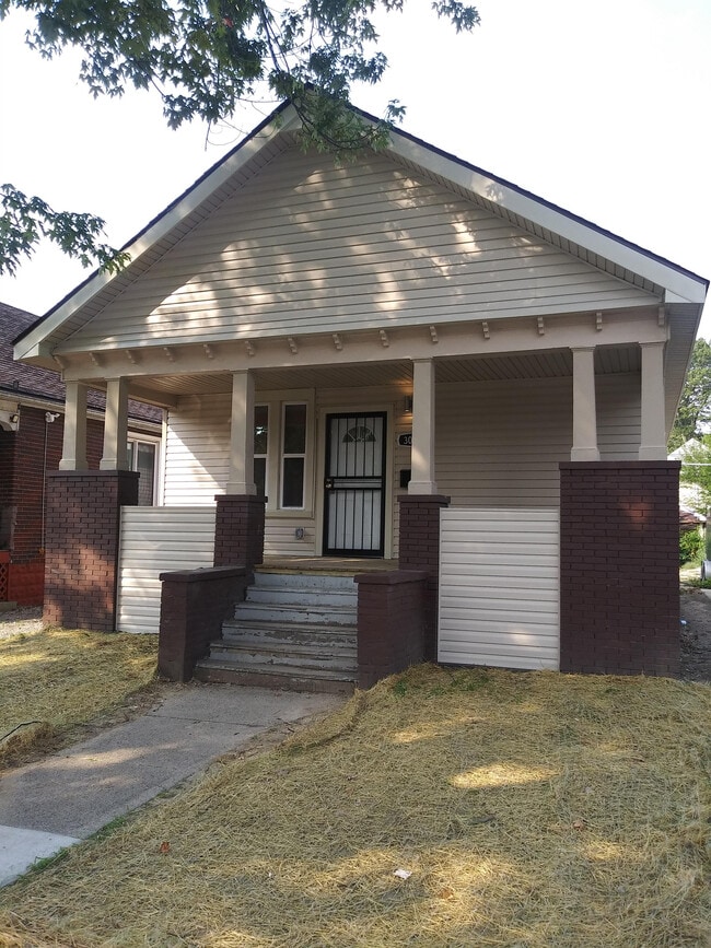 Building Photo - 3009 Hurlbut St