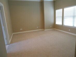 Building Photo - 5908 Center St