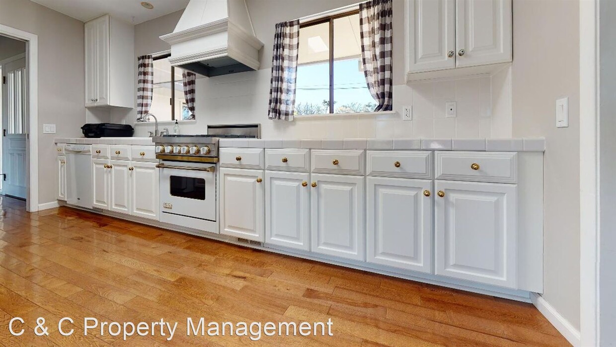 Primary Photo - 3 br, 3 bath House - 2972 Cormorant Rd
