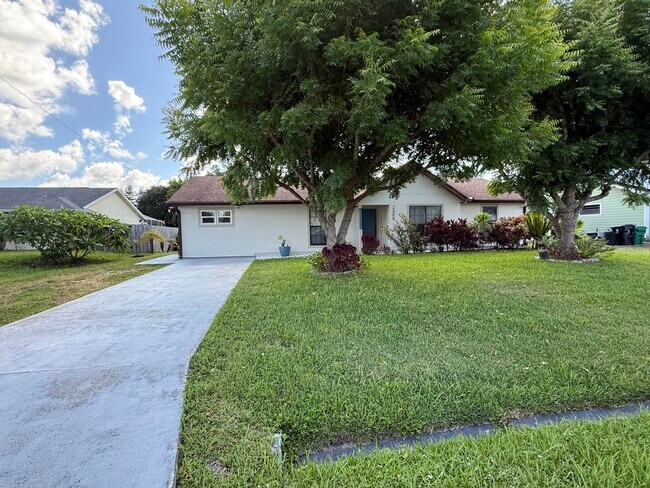 Foto del edificio - 2409 SW Hinchman St