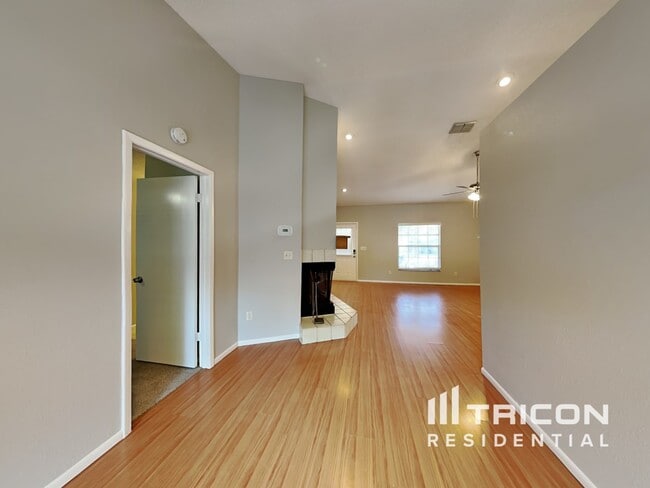 Building Photo - 4613 S Country Hills Ct