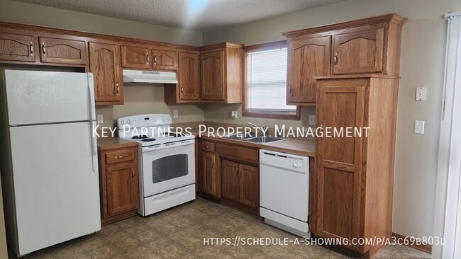 Building Photo - 1640 SW Highland Dr