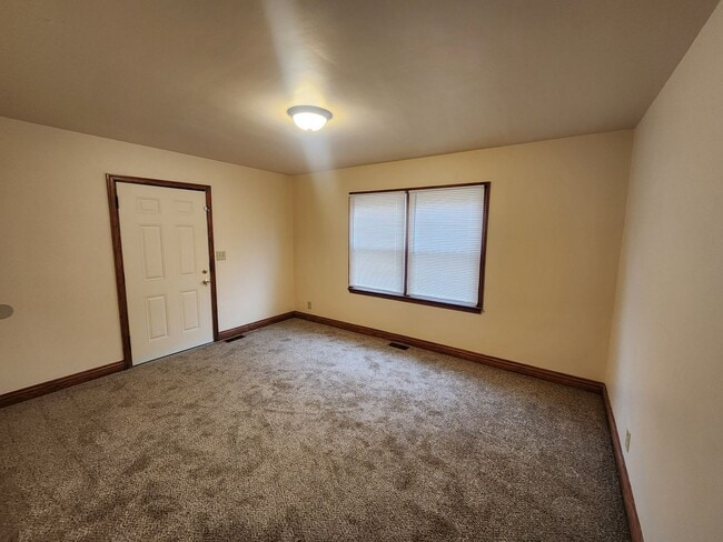 Building Photo - 2 bedroom, 1 bathroom, basement, garage, a...