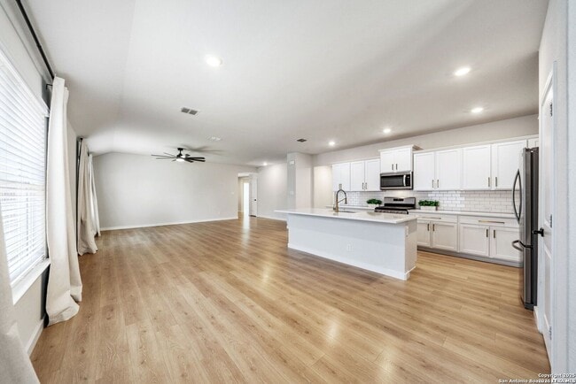 Building Photo - Clean Bulverde  Home Ready For Move In  with many upgrades